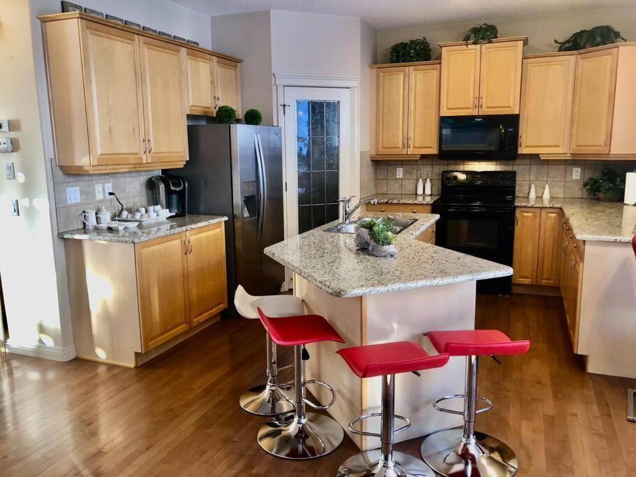 2500 Sq House In Springbank Hill Bl 261818 Βίλα Κάλγκαρι Εξωτερικό φωτογραφία